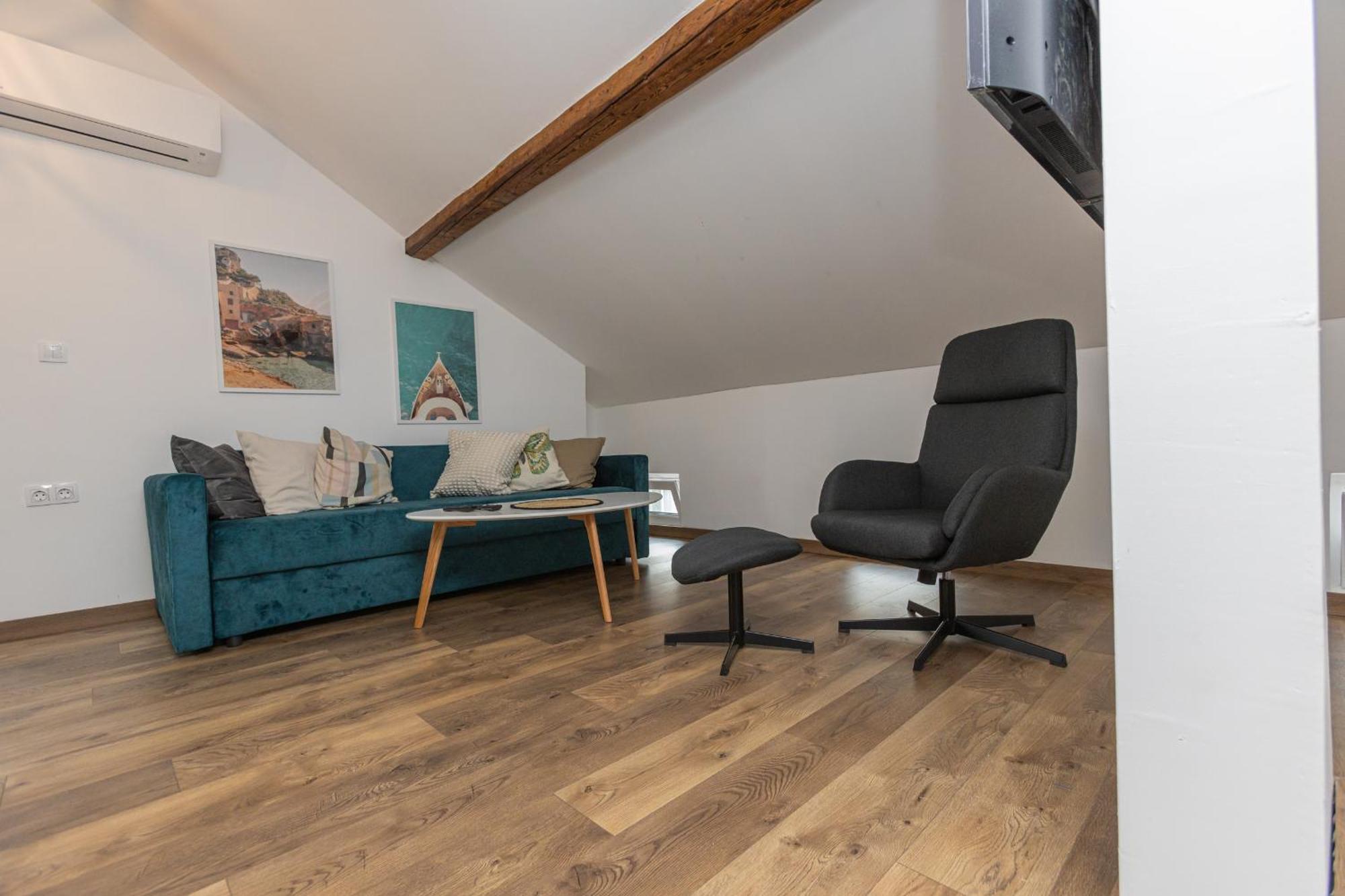 The House 3 Apartment Burgas City
